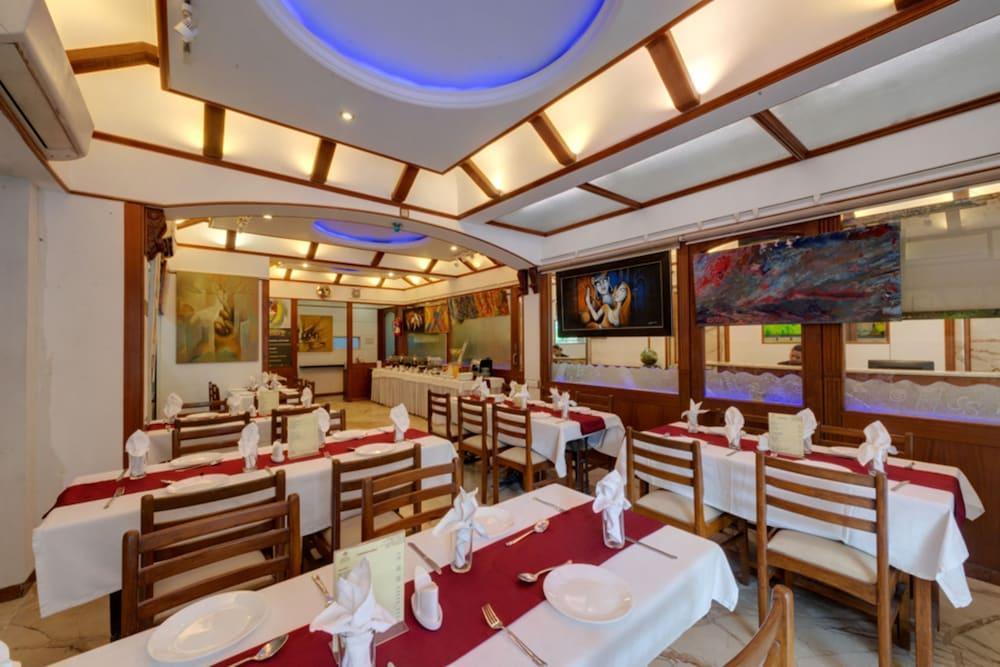 Regal Enclave Hotel Mumbai Exterior photo