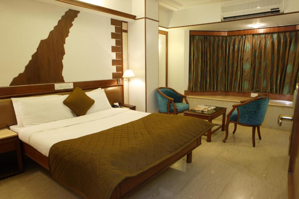 Regal Enclave Hotel Mumbai Room photo