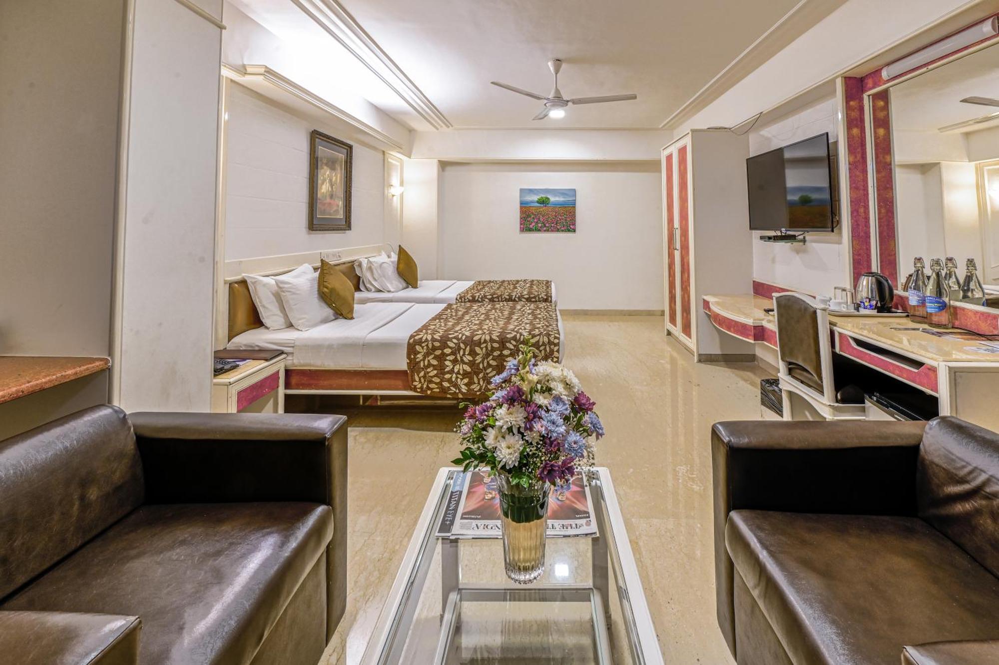 Regal Enclave Hotel Mumbai Exterior photo
