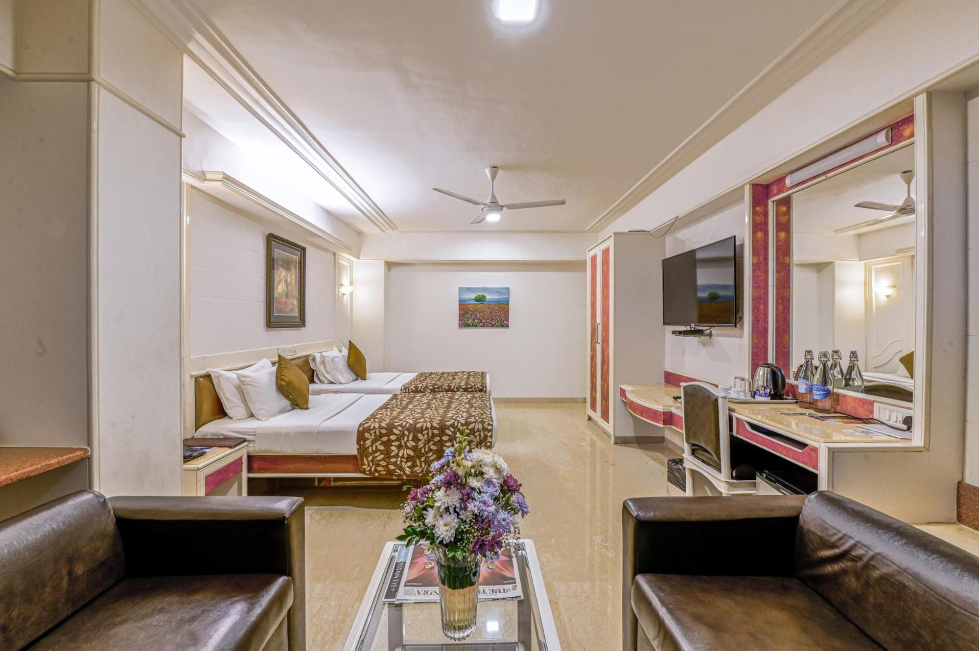 Regal Enclave Hotel Mumbai Exterior photo