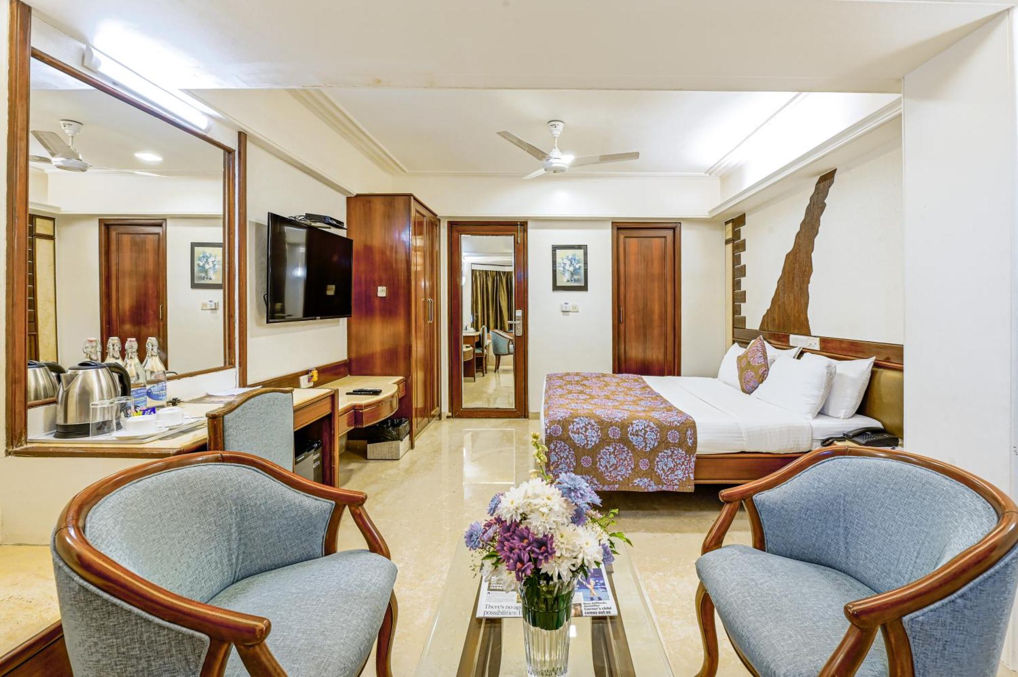 Regal Enclave Hotel Mumbai Exterior photo