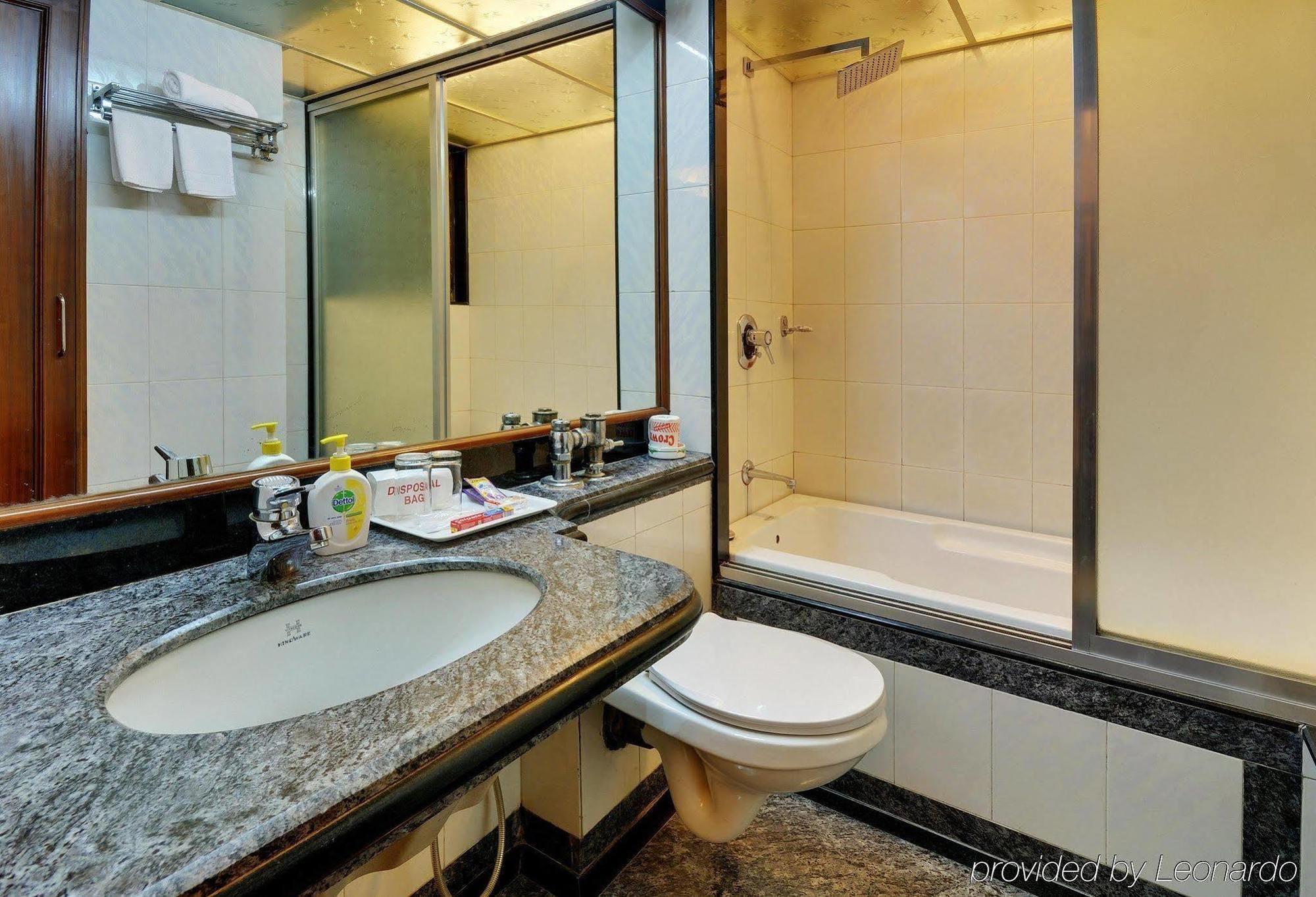 Regal Enclave Hotel Mumbai Exterior photo